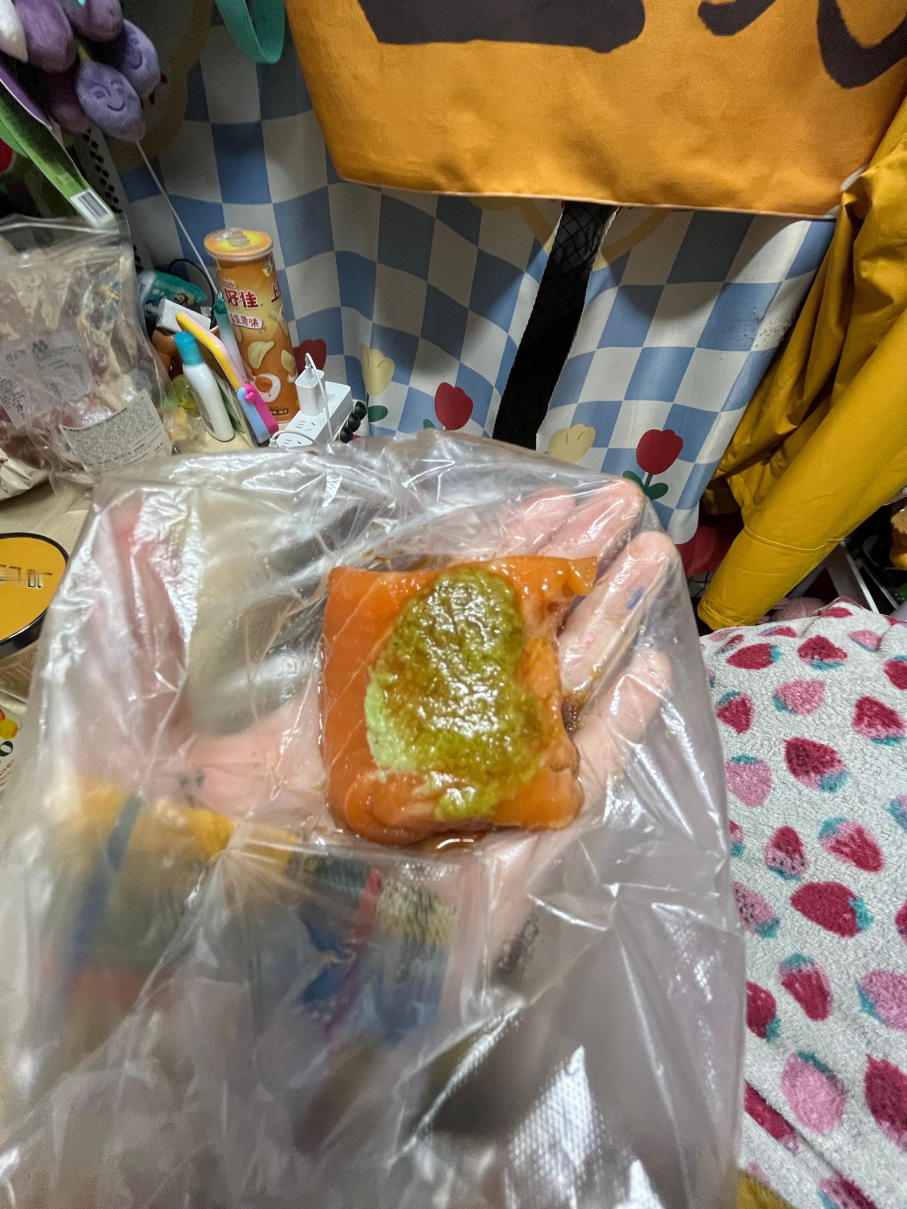 我一直在捡室友的剩饭吃。 