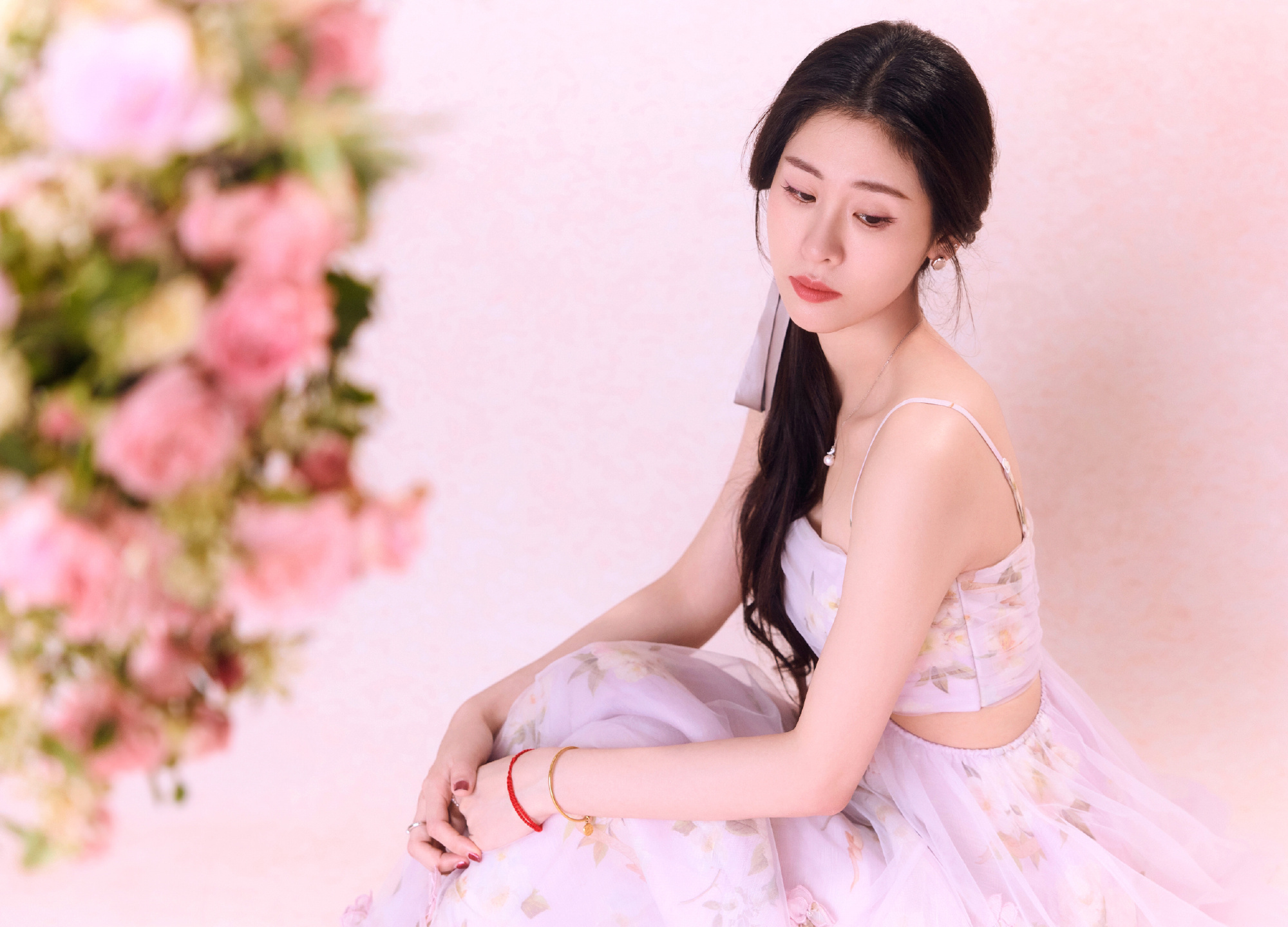 张碧晨：淡紫轻纱，温柔甜美。张碧晨