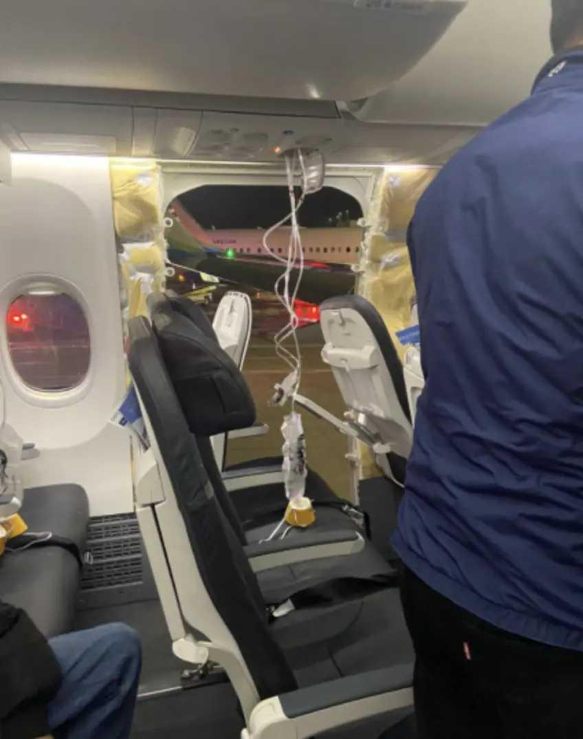 【奇闻，突发航空事件。美国波音飞机轮胎掉落，今年1月份还发生了飞机舱门掉落事件，