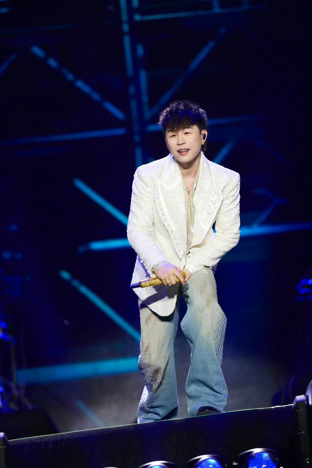 胡彦斌战歌给到一个夯胡彦斌一开口次元壁破了直接被胡彦斌新歌惊艳到！嗓音适配度拉满