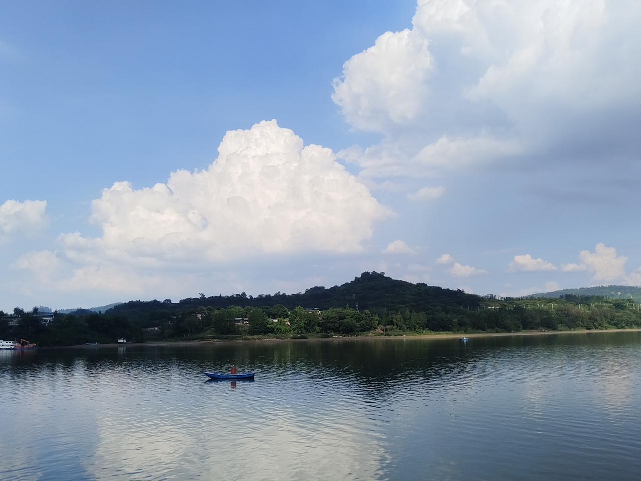 白云悠悠映合川