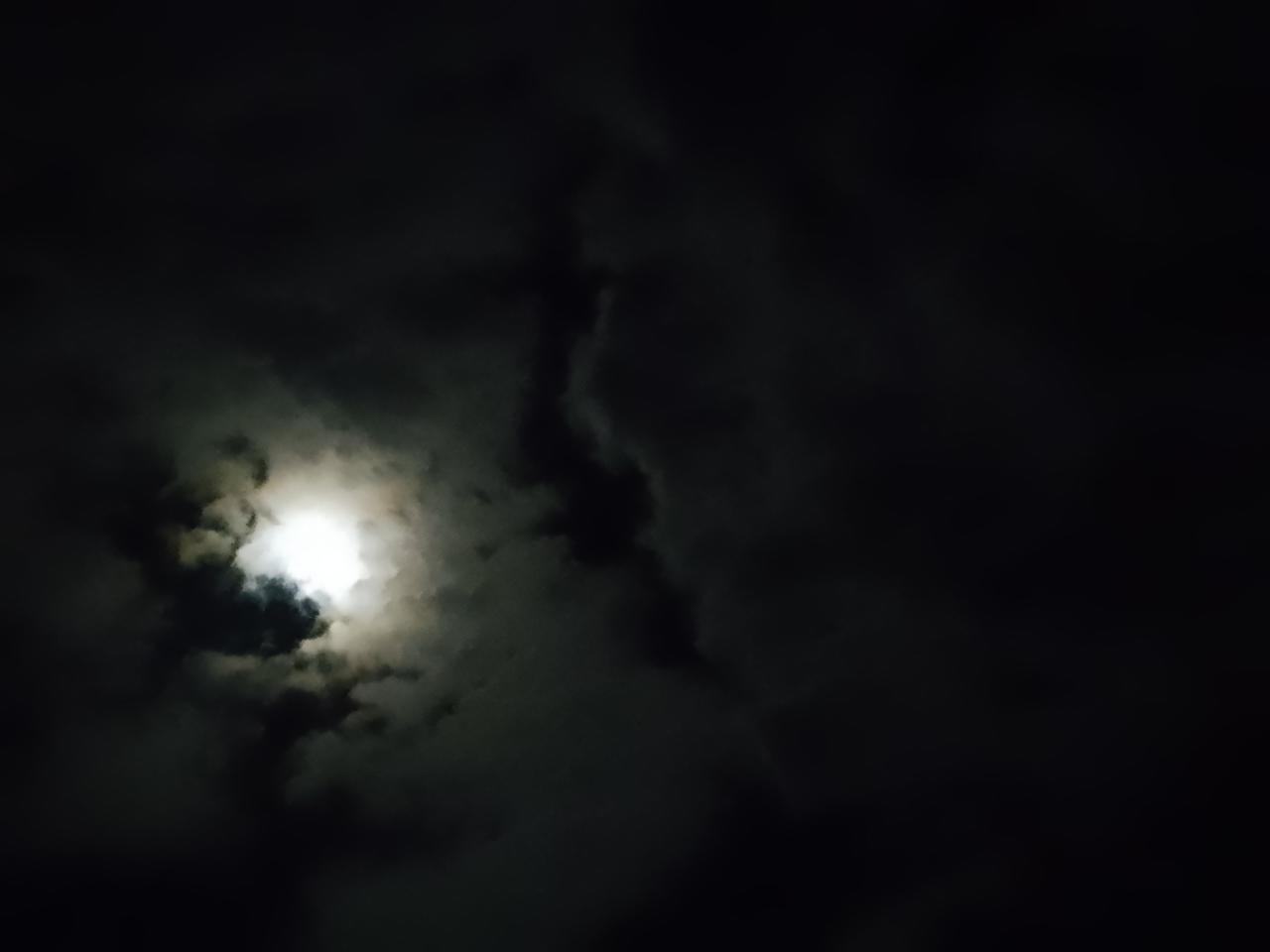 因人口数量庞大，姻缘匹配的难度显著增加。常言道，好汉难寻好妻，好女常遇渣男。此外