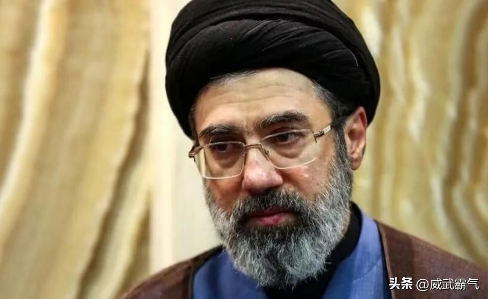 反霸第一枪打响！穆杰塔巴.哈梅内伊对美国提出史无前例的要求:
美国在整个中东所有