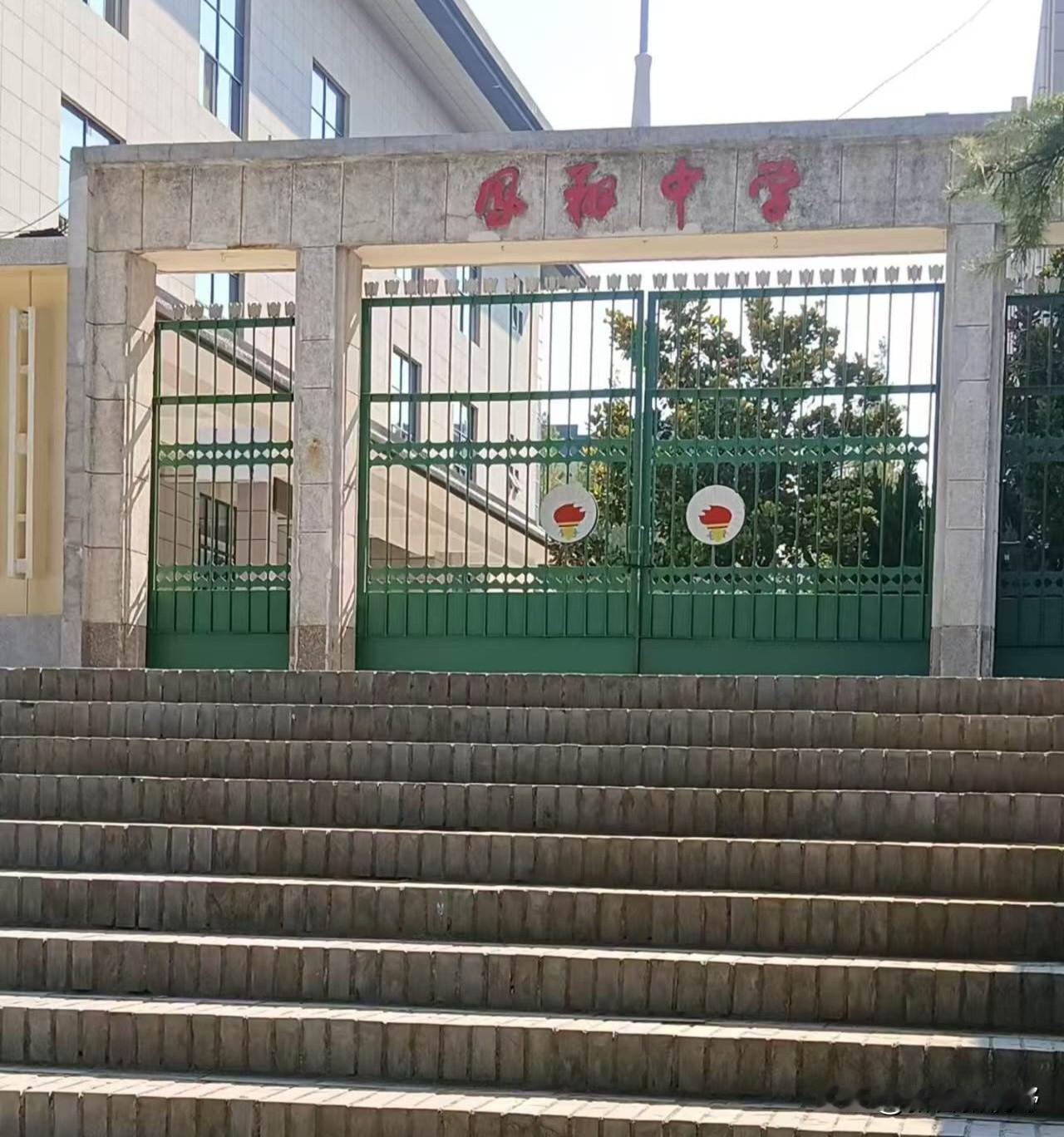 凤翔中学老校门私立凤学院 巢凤小学 凤谷小学 凤杨中小学 鼓楼落凤学校 凤川中心