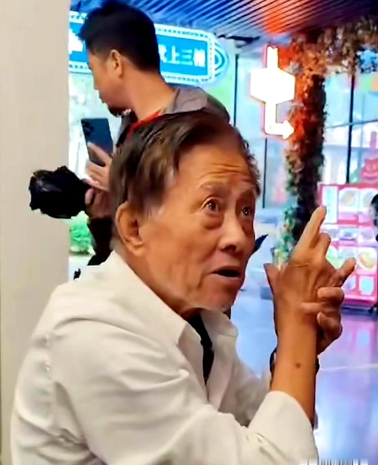 建工爷叔这回把话撂到明面上了，10月11号上午10点，锦江饭店，1000块请连云