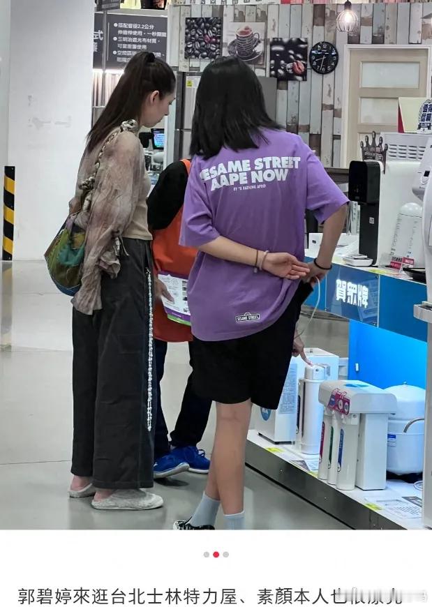 真的太心疼郭碧婷了，刚陪完老爸看病，转头又要陪着女儿来商场玩，郭碧婷这肉眼可见的