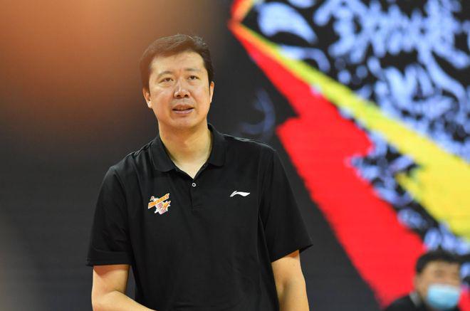 我早说了王治郅不可能取代宫鲁鸣！

属于临时的，类似顾问，没有任何名分的！

但