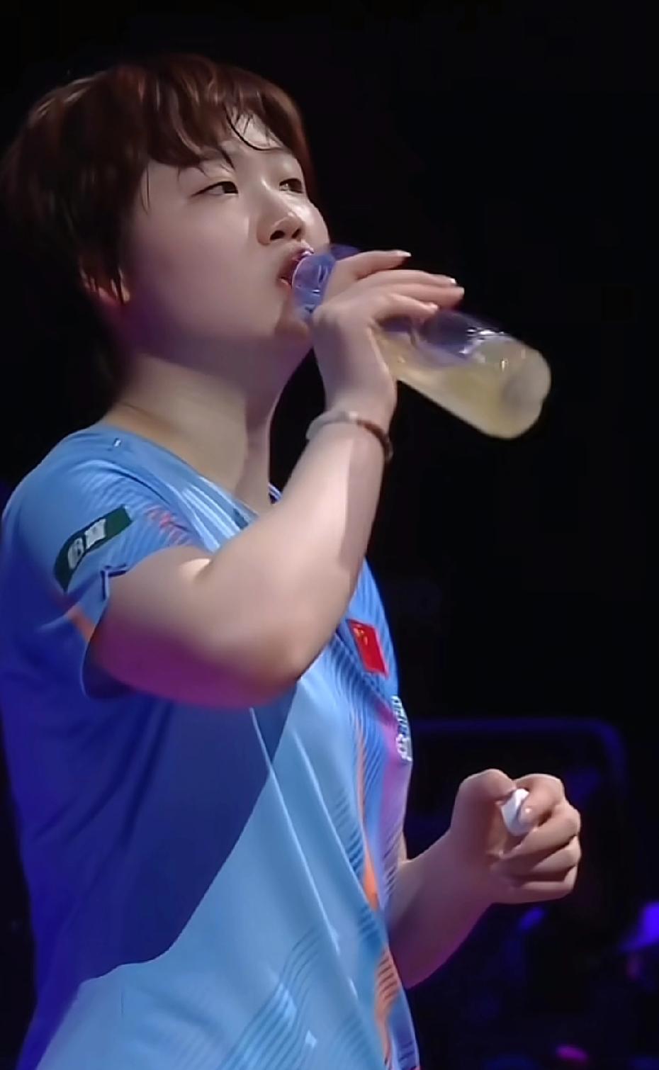 我是真没想到啊，小曼姐优秀！
晋级重庆冠军赛决赛啦！
8进4，4-2战胜莎莎晋级