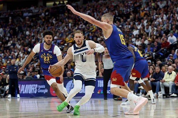 森林狼的总薪资摆在那，确实是没有签签下比迪温琴佐更强的控卫了。所以迪温琴佐这样一