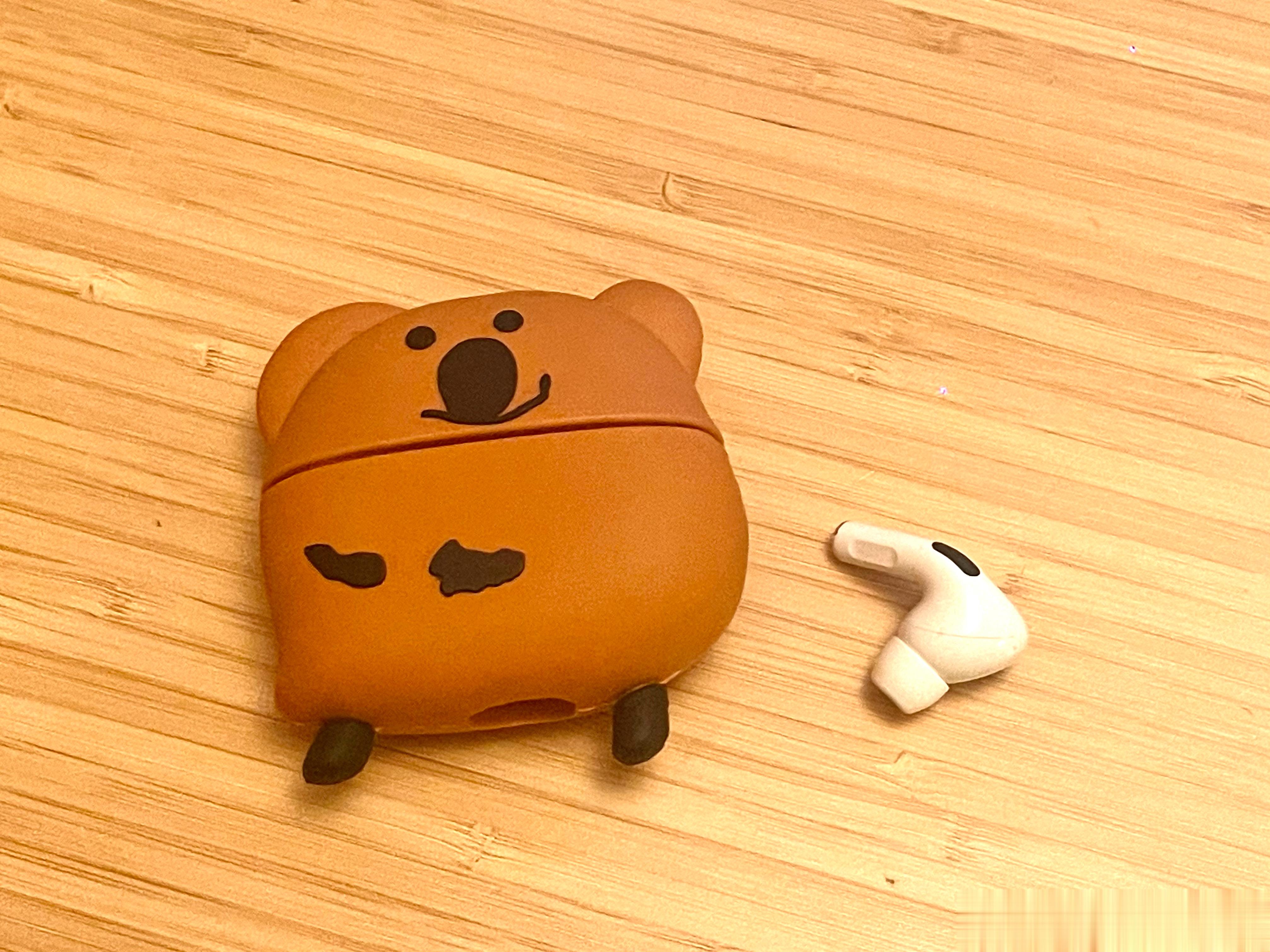 骑自行车一使劲儿，把右耳耳机挤出去了，眼看着高速cei地上，拿起来就没声儿了，想