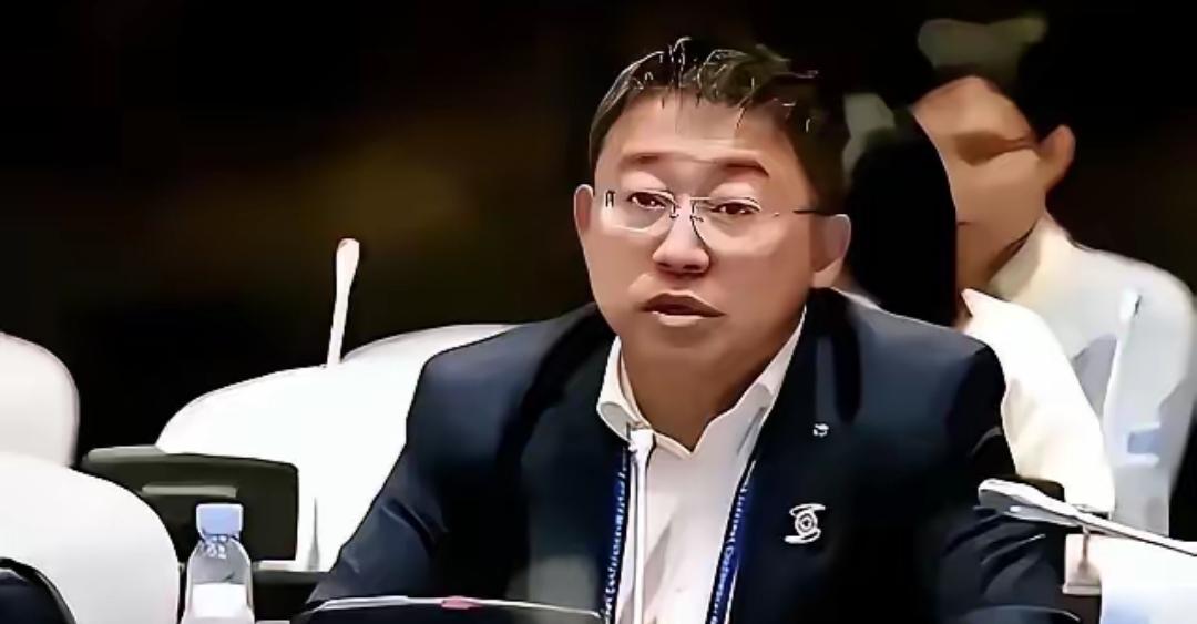 他们真正怕的是中国赢！沈逸点破：精英们把子女和存款都押在美国，一旦中国科技追上，