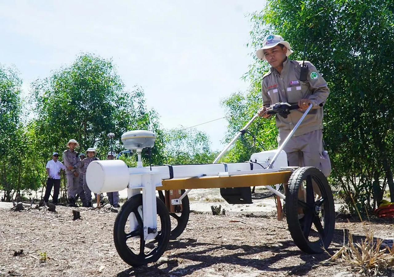 越南广治省，USAID 关闭了当地的排雷行动中心，1000 多名当地工作人员被解