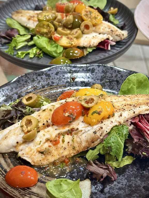 缺德舅鲈鱼做地中海风味煎鱼🐟轻盈又美味🍅