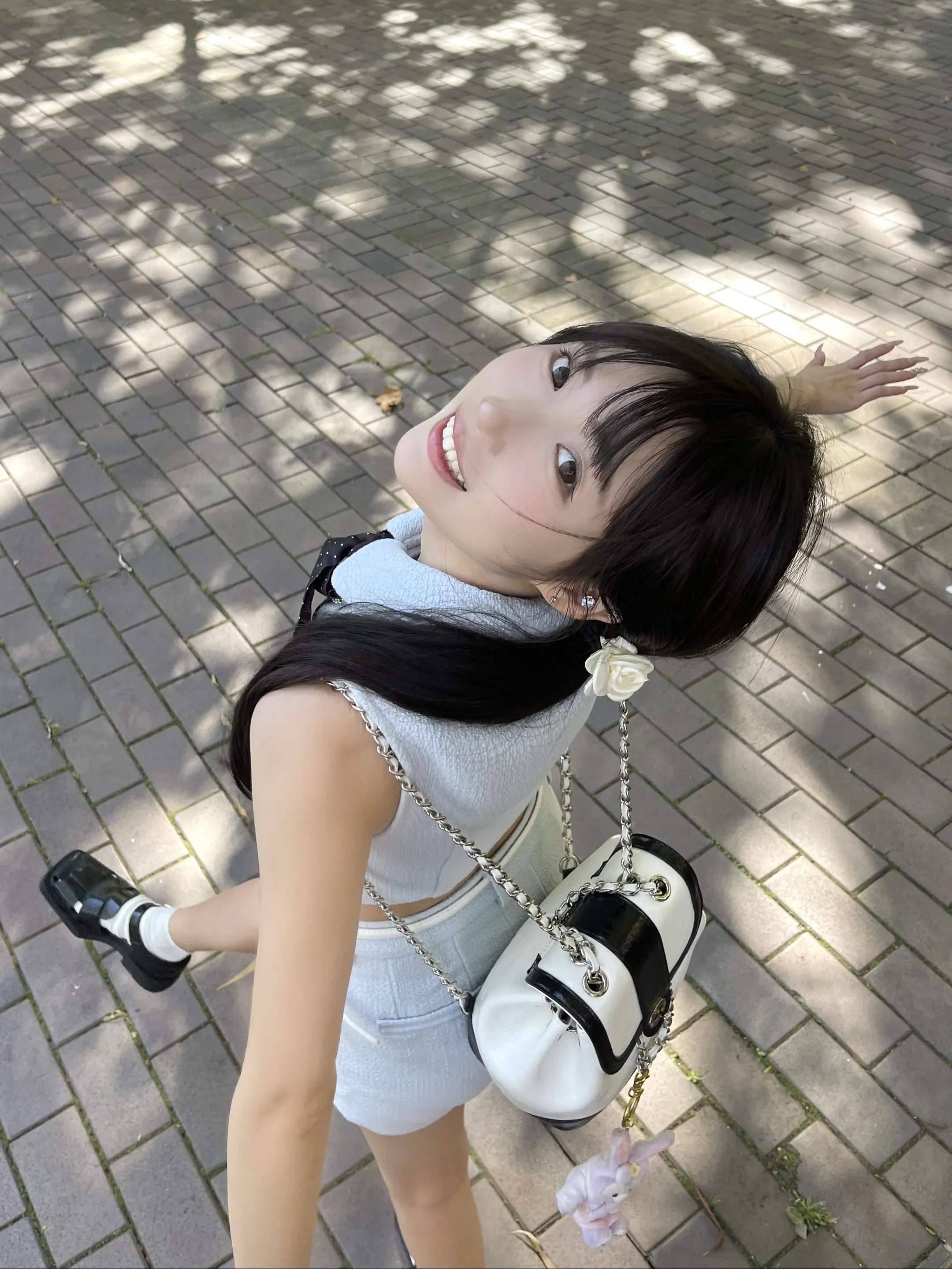 kiss kiss shy shy.