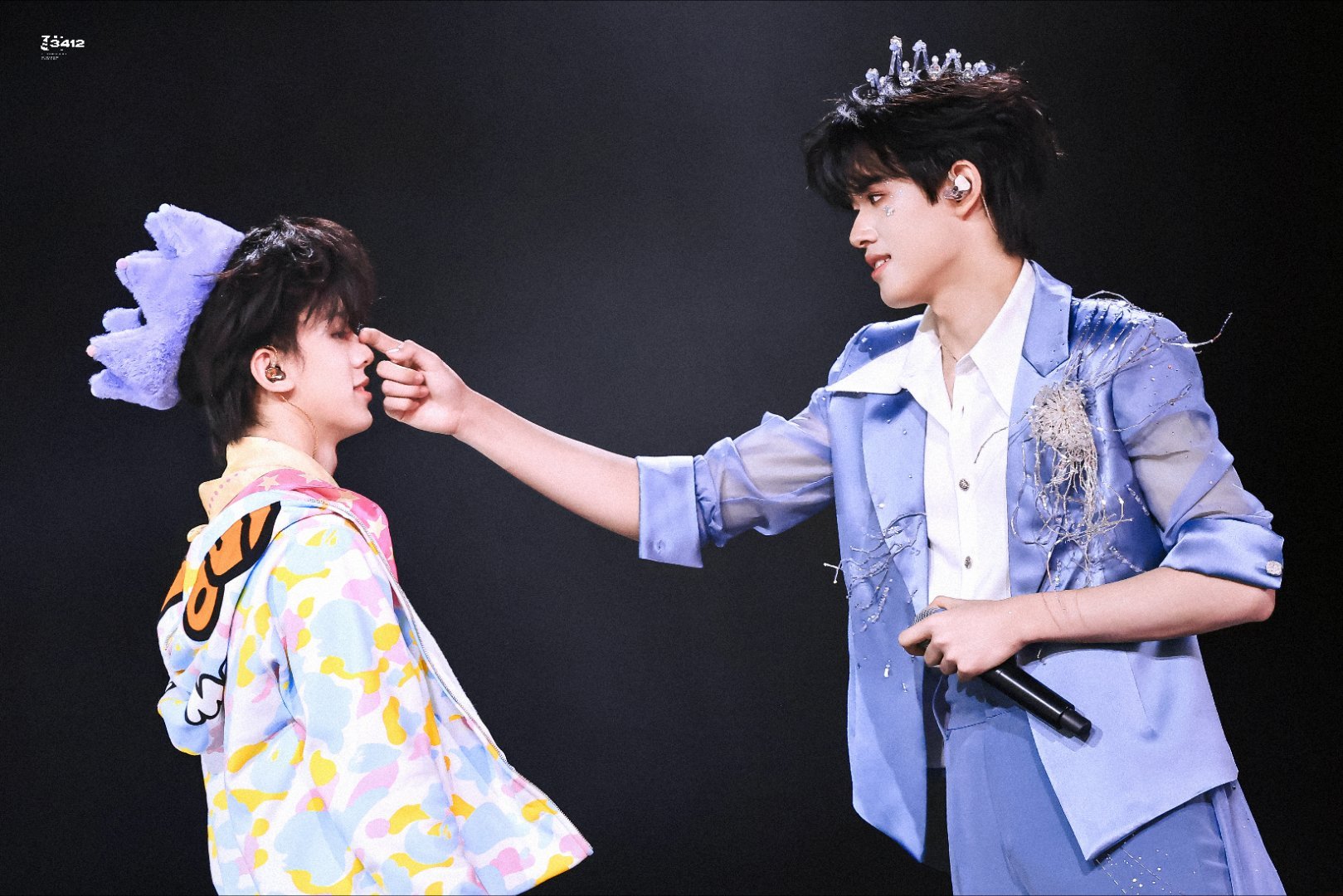 张极左航刮鼻子张极左航刮鼻子！谁磕到了