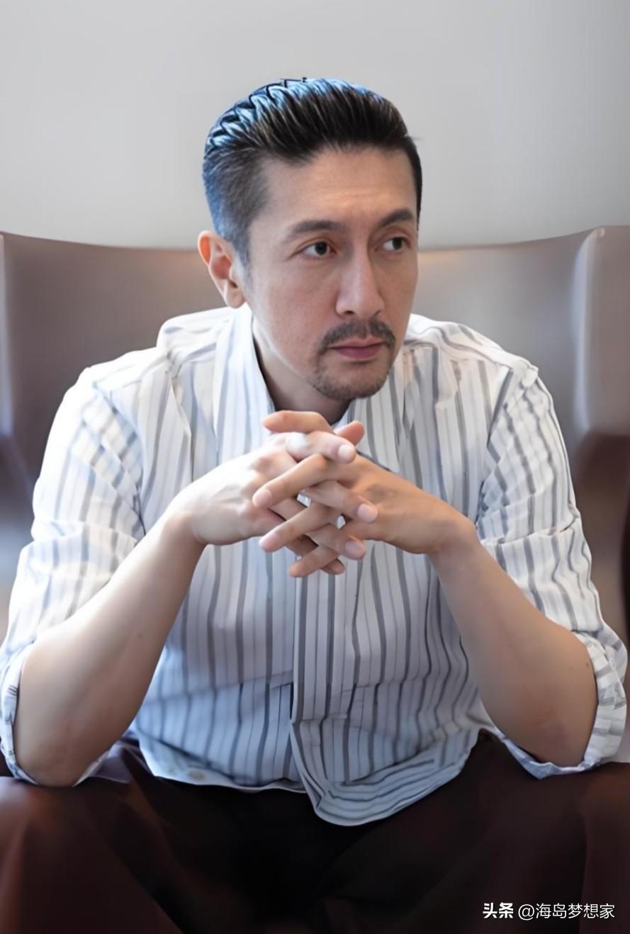 张鲁一说，1980年我出生在北京，是家中独子。父母都是知识分子，家里条件不是很富