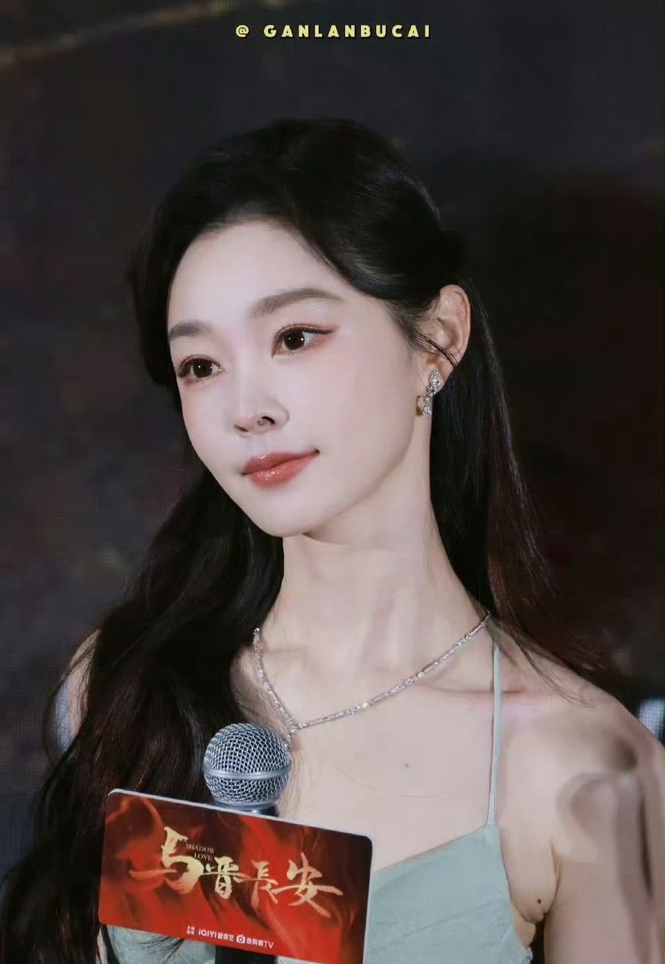 宋轶这背不拔罐可惜了女明星到底要多漂亮才算漂亮啊？宋轶这状态也太好了吧！颜值和身