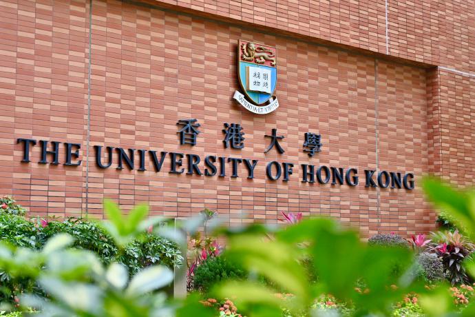 正在贬值的学历，救不了普通孩子的人生!

无数中国家庭，都困在同一个教育执念里：