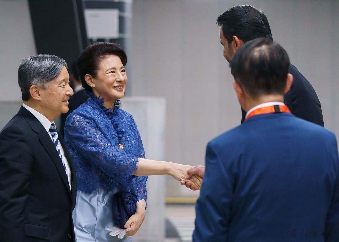 亚运会[超话]9月19日，德仁天皇和雅子皇后、皇嗣文仁、皇嗣妃纪子出席第20届(