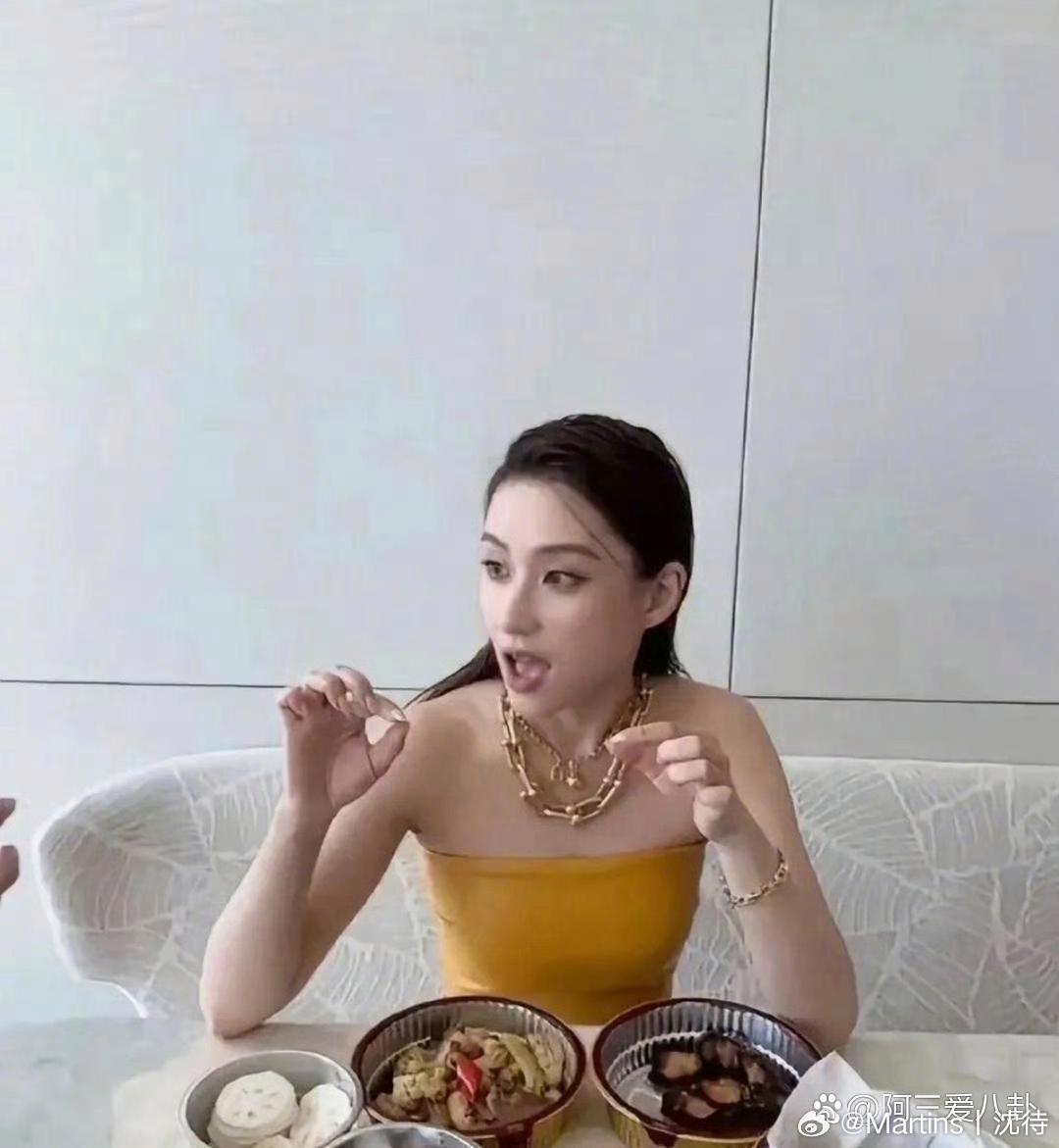 富二代何超莲的下午茶，贫穷限制想象了 
