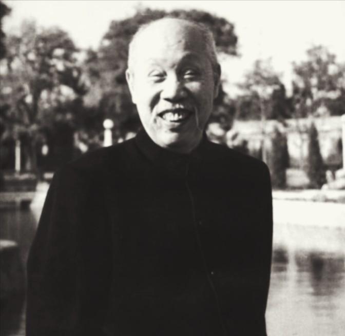 上世纪60年代，开国元勋董必武前往大连视察，来到了海军旅顺基地。视察到中午，董老