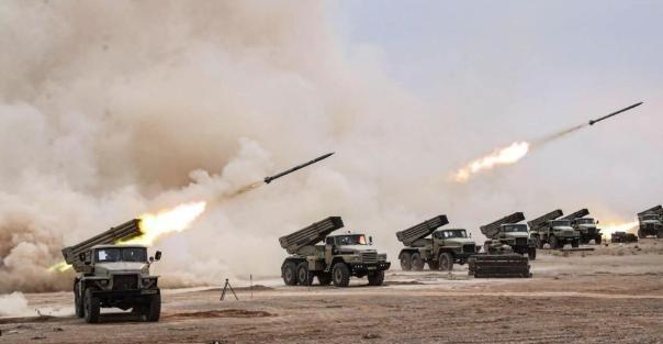 面对伊朗同归于尽打法，美军亮出王炸底牌：如果战败，就爆核武器。美国对伊朗的战争持