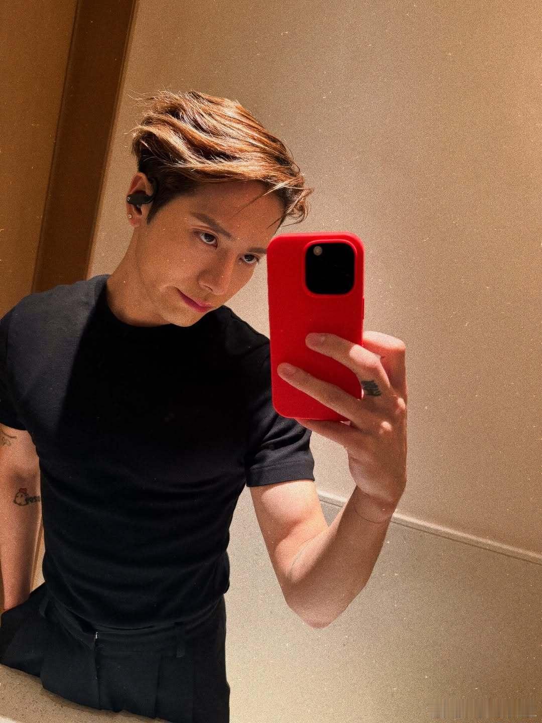 我的妈我的袄 王嘉尔帅成我老公模样 