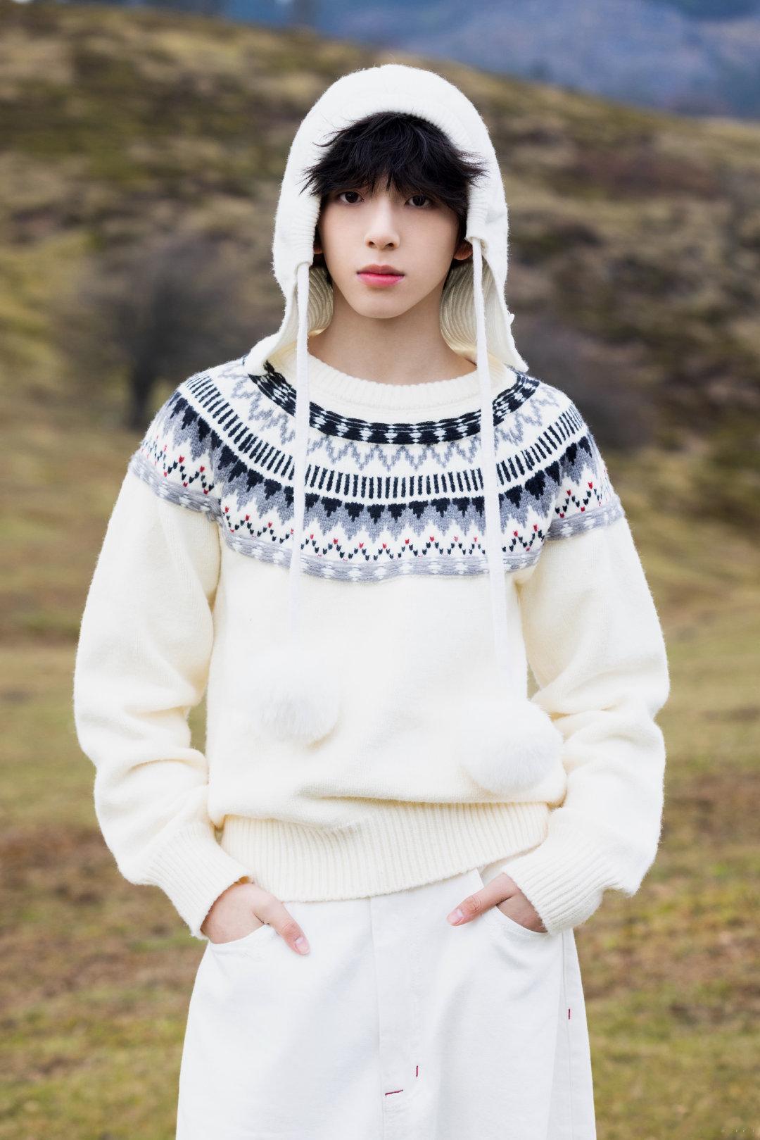 陈浚铭抢黄朔直播间演出顺利 一起来期待新音的小浚铭吧~ 