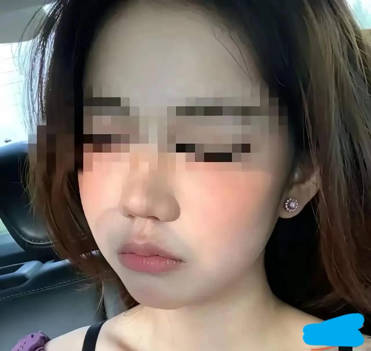 现在找不到那个大号了
长沙被摸屁股的那位轻松熊，就是来蹭流量的，大号前一天被限制