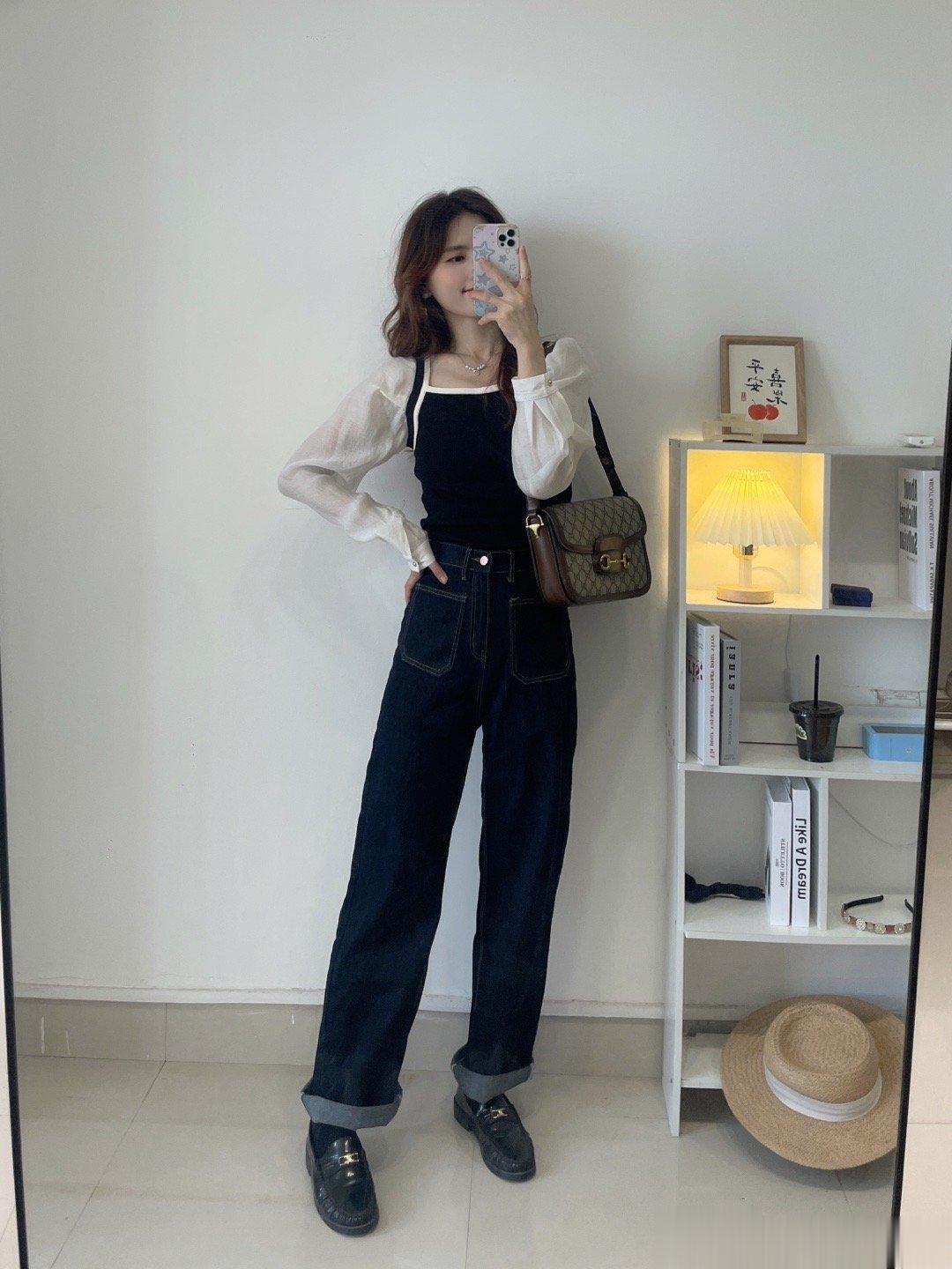 9🈷️24号   早10：00🈵199➖20呦深蓝色直筒口袋牛仔裤。整条版型