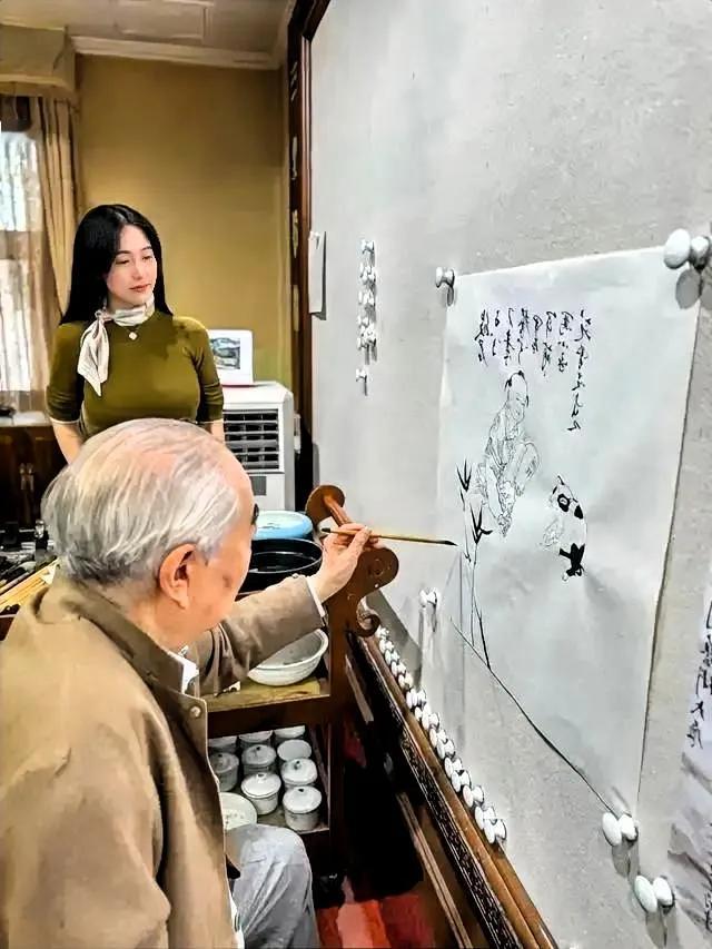 8月16日，“87岁书画大师范曾被小50岁妻子卷走20亿”传闻闹得沸沸扬扬。范曾