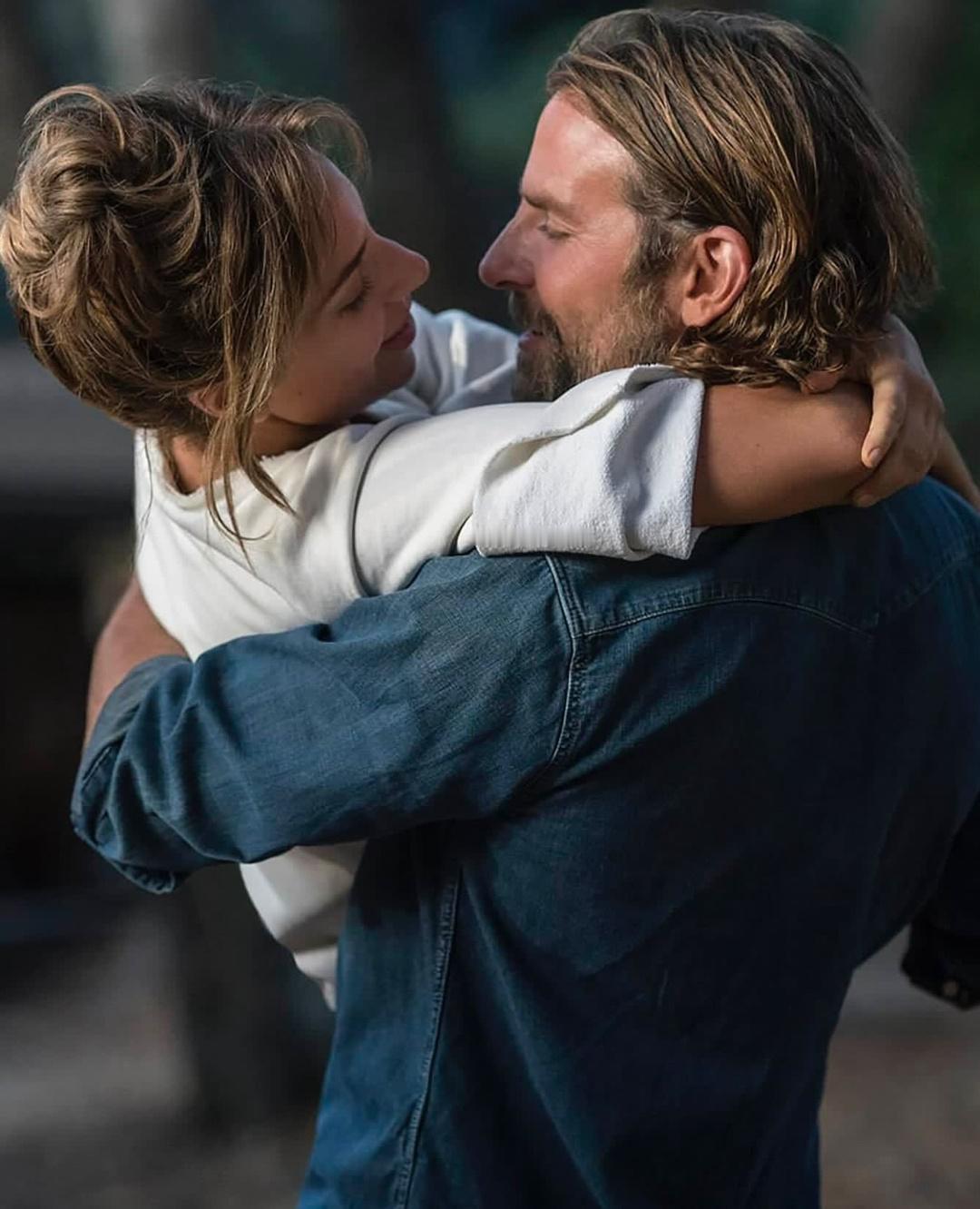 据showbiz411报道，Lady Gaga 和Bradley Cooper 