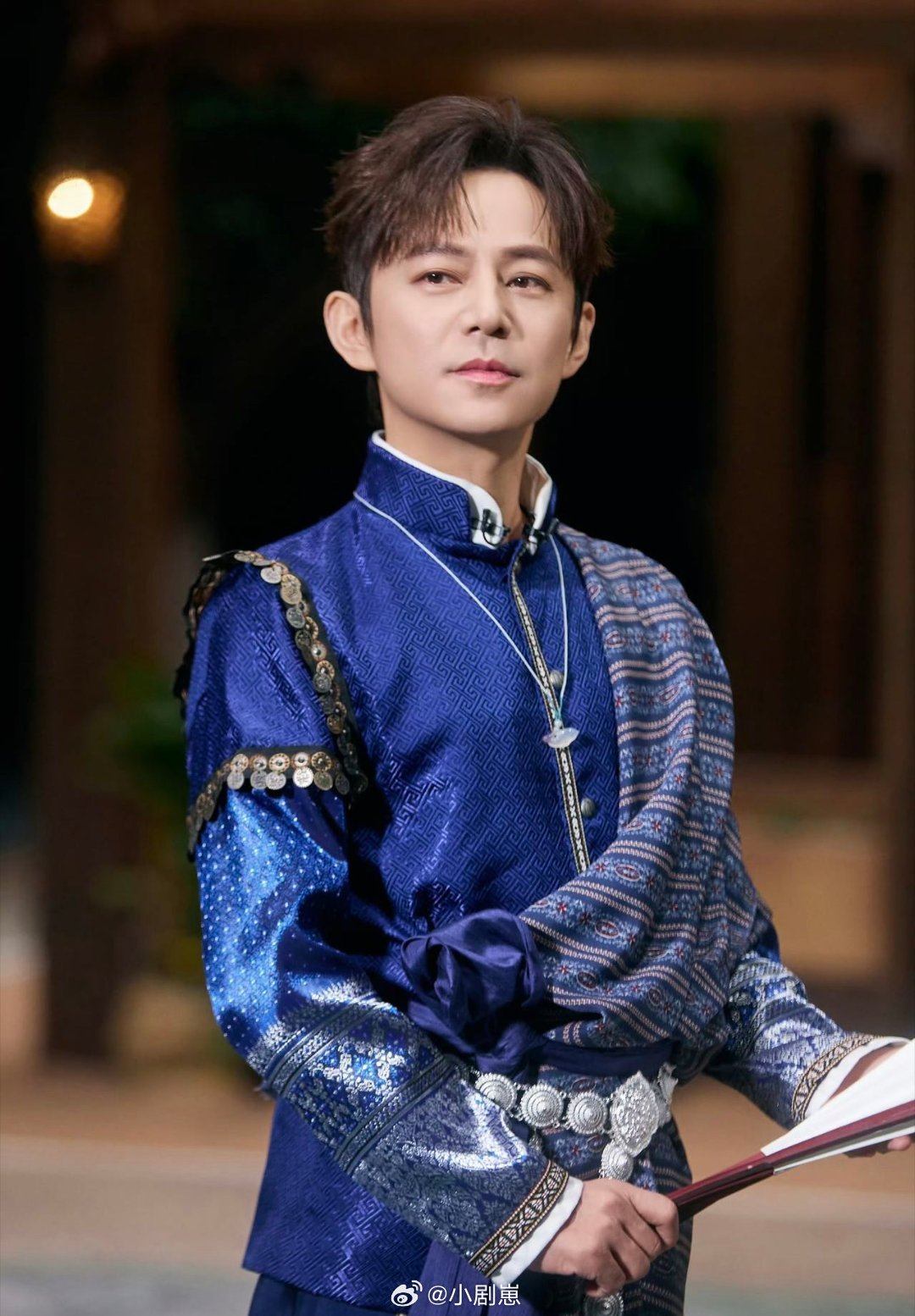 何老师从古代就开始劝学了大侦探大侦探里何老师化身书生还不忘劝学，对着大张伟张口就