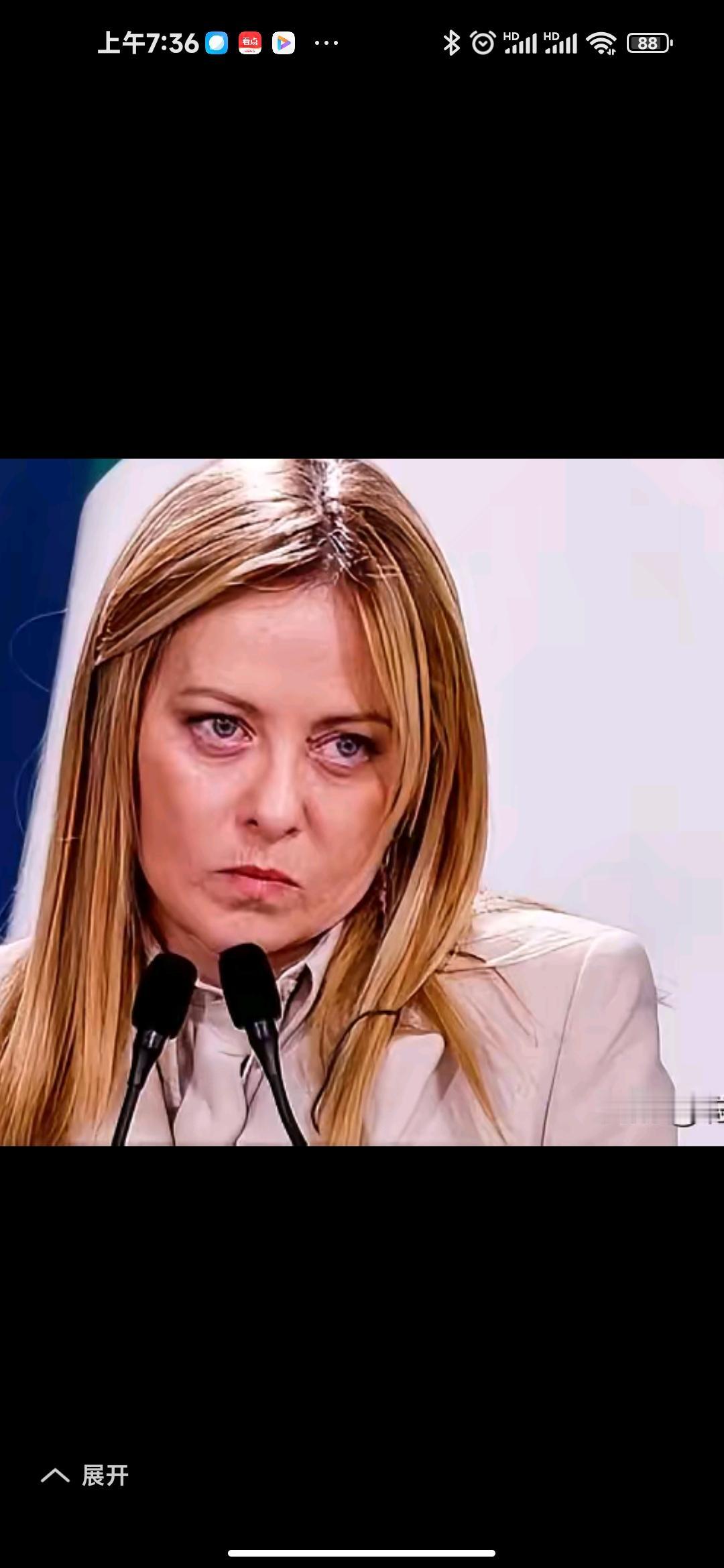 昨天，意大利总理梅洛尼接受媒体采访，给欧洲人头上泼了盆冷水。她劝欧洲别跟美国硬刚