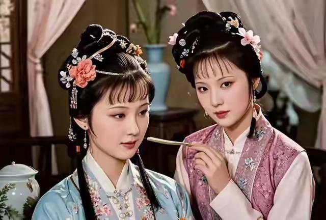 晴雯守的从不是清白，是曹公藏在名字里的秘密，袭人终其一生未曾读懂
 
晴雯到死未