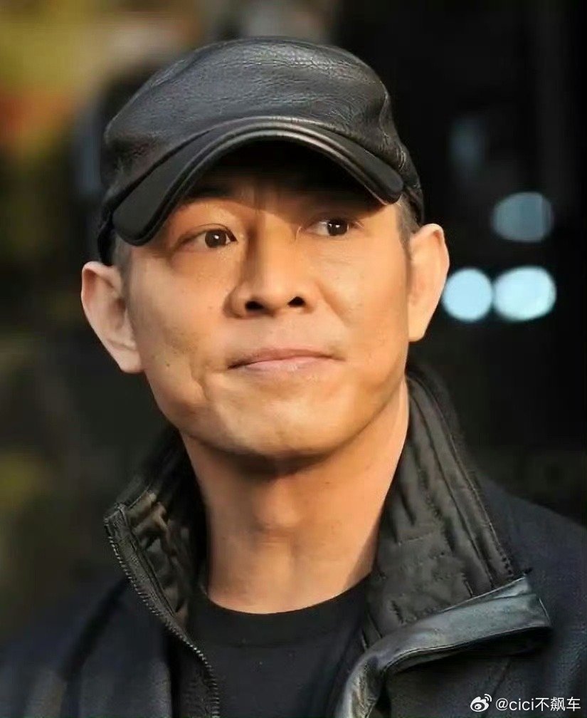 谣传李连杰换心脏、吃小孩……这传闻离奇到简直离谱了李连杰回应：怎么不说我换了华为