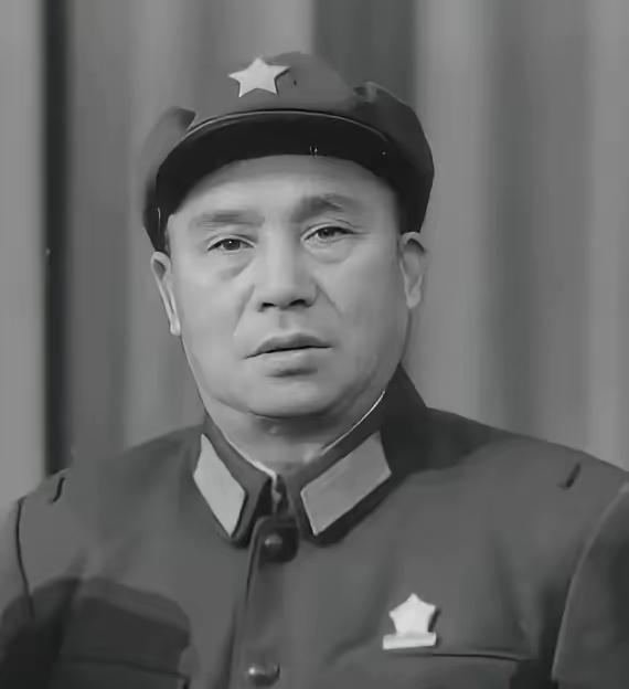 1947年，四野师长娶了老战友的遗孀带一子一女，新婚之夜，师长说把孩子们的姓都改