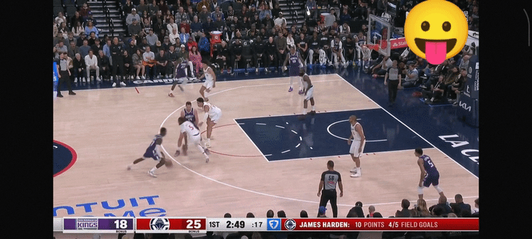 你的豪瑟这一起飞，给空中滑翔上篮技能包已展开58%的施罗德直接吓成梭梭子了，直接