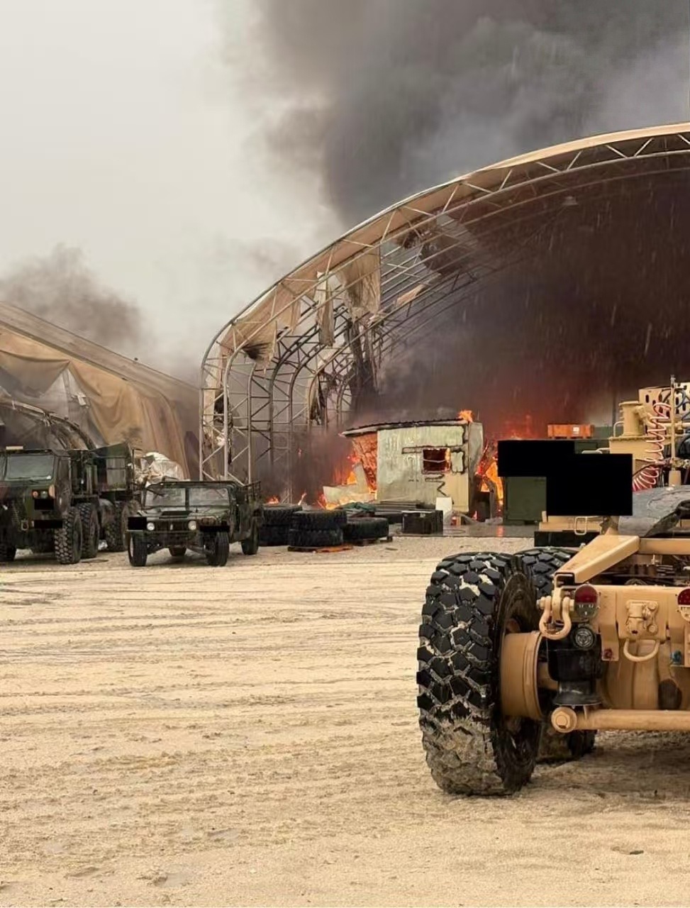 伊朗空袭阿联酋境内美国军事基地，爱国者导弹防空系统被摧毁。这些图片是由一位消息人