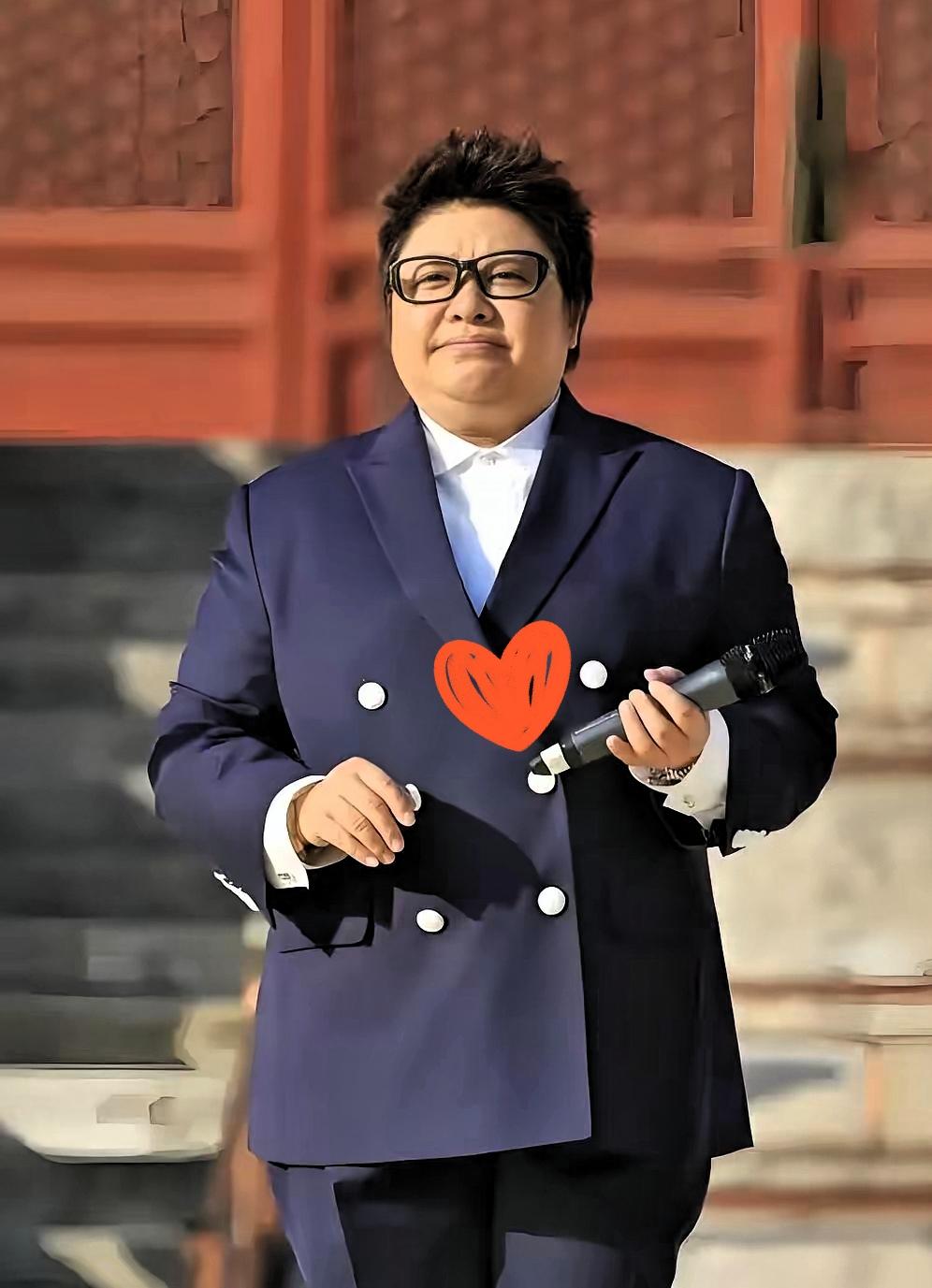 果然没让人失望！香港大埔宏福苑火灾牵动人心，最先挺身而出的不是流量噱头，而是韩红