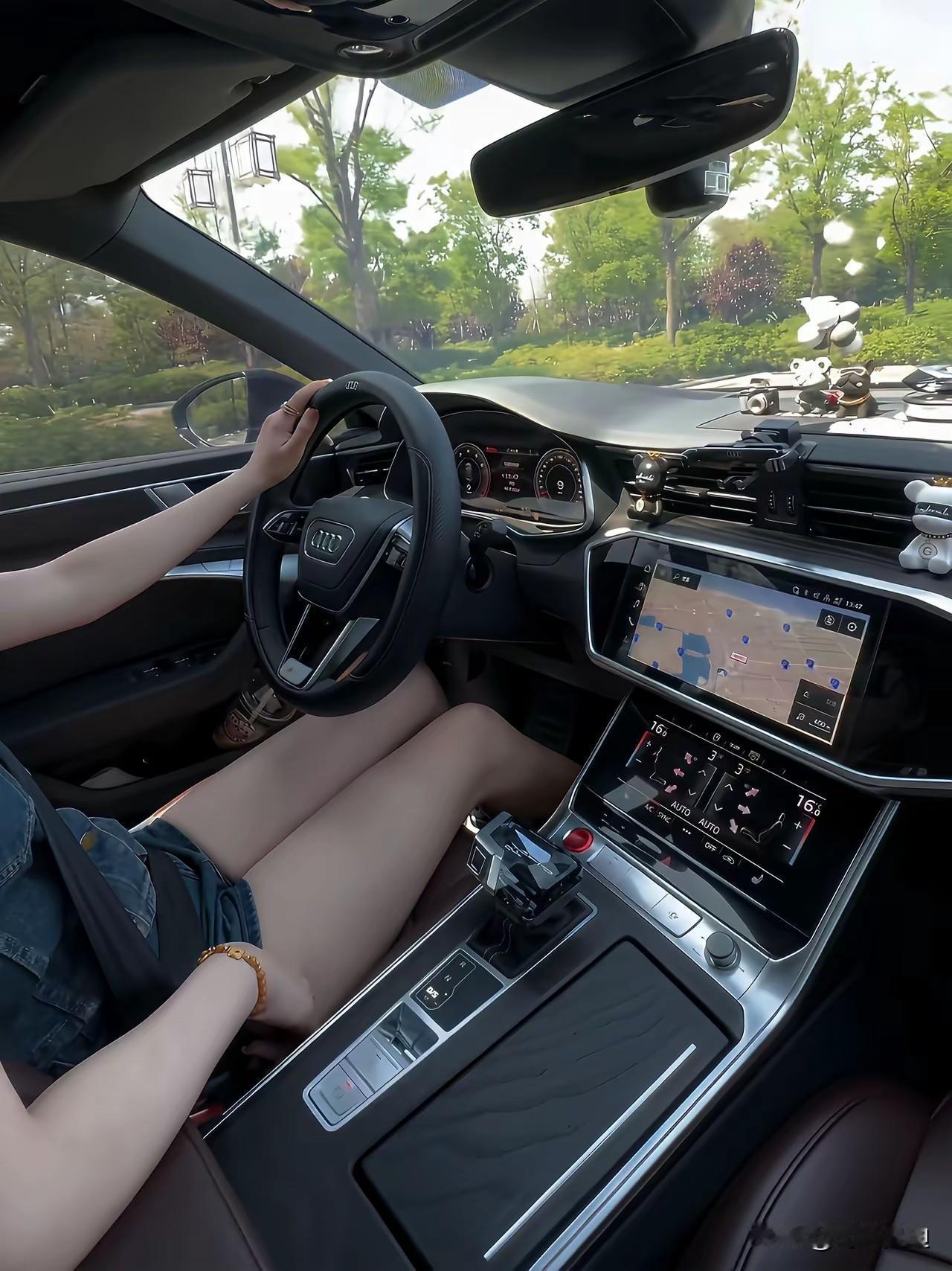 现在造那么多新车，说白了就是过剩，旧车还没卖完又出了那么多新车，市场已经饱和，不