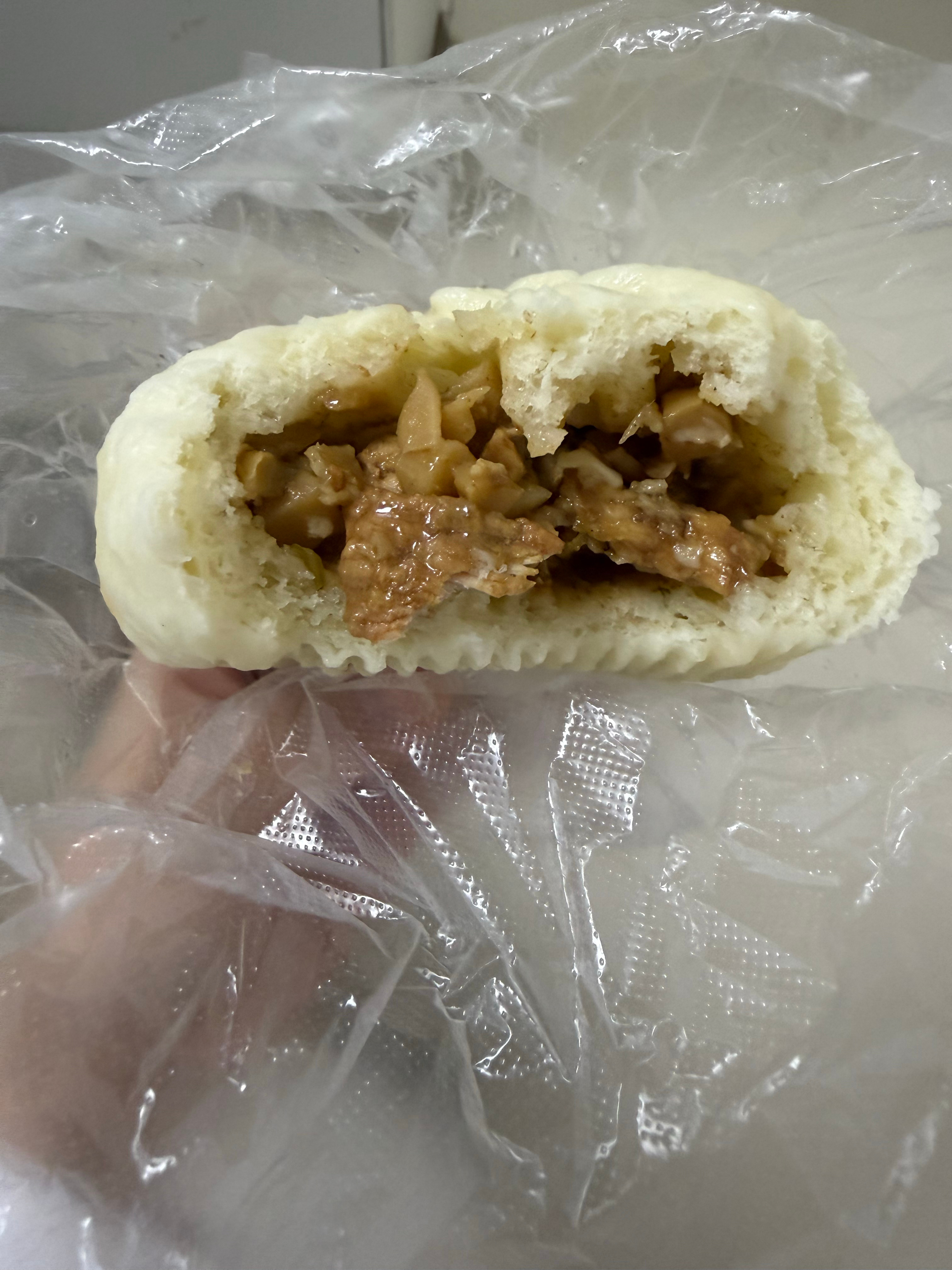 早上来一个包子清醒一下头脑 美味至极 