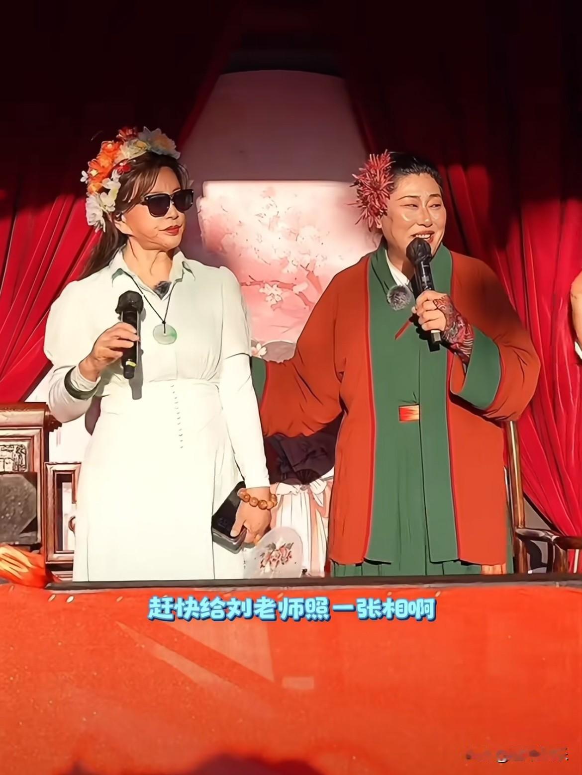 应该做了医美，不能晒太阳！
就是觉得自己大腕，看不上这个舞台！
10几岁看她电影