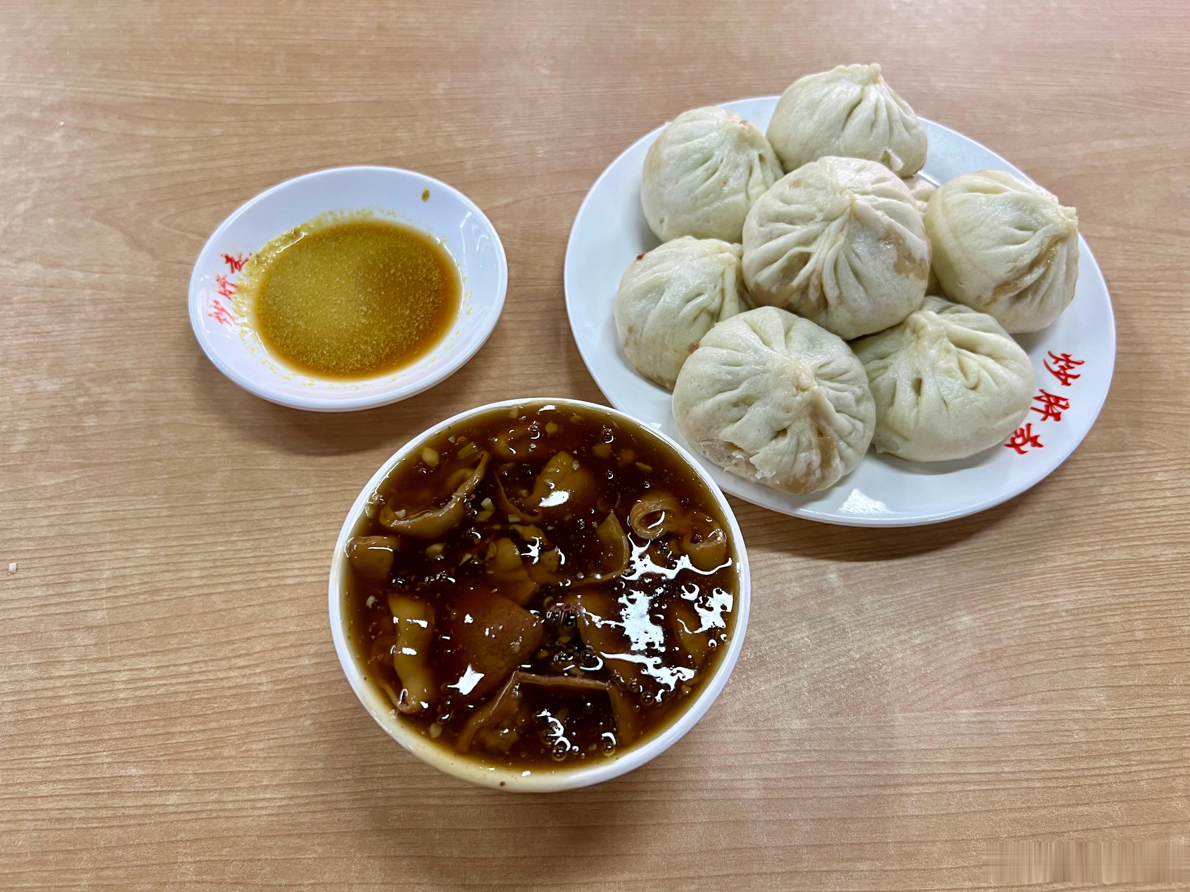 一碗炒肝 八个包子 