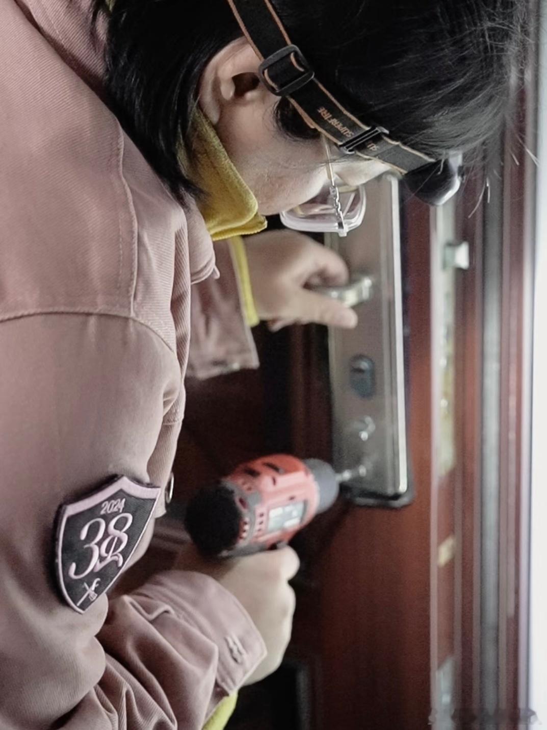 中国妇女报评姐姐当家姐姐当家 姐姐们在当家路上还能照亮他人，太赞了！不只自顾前行