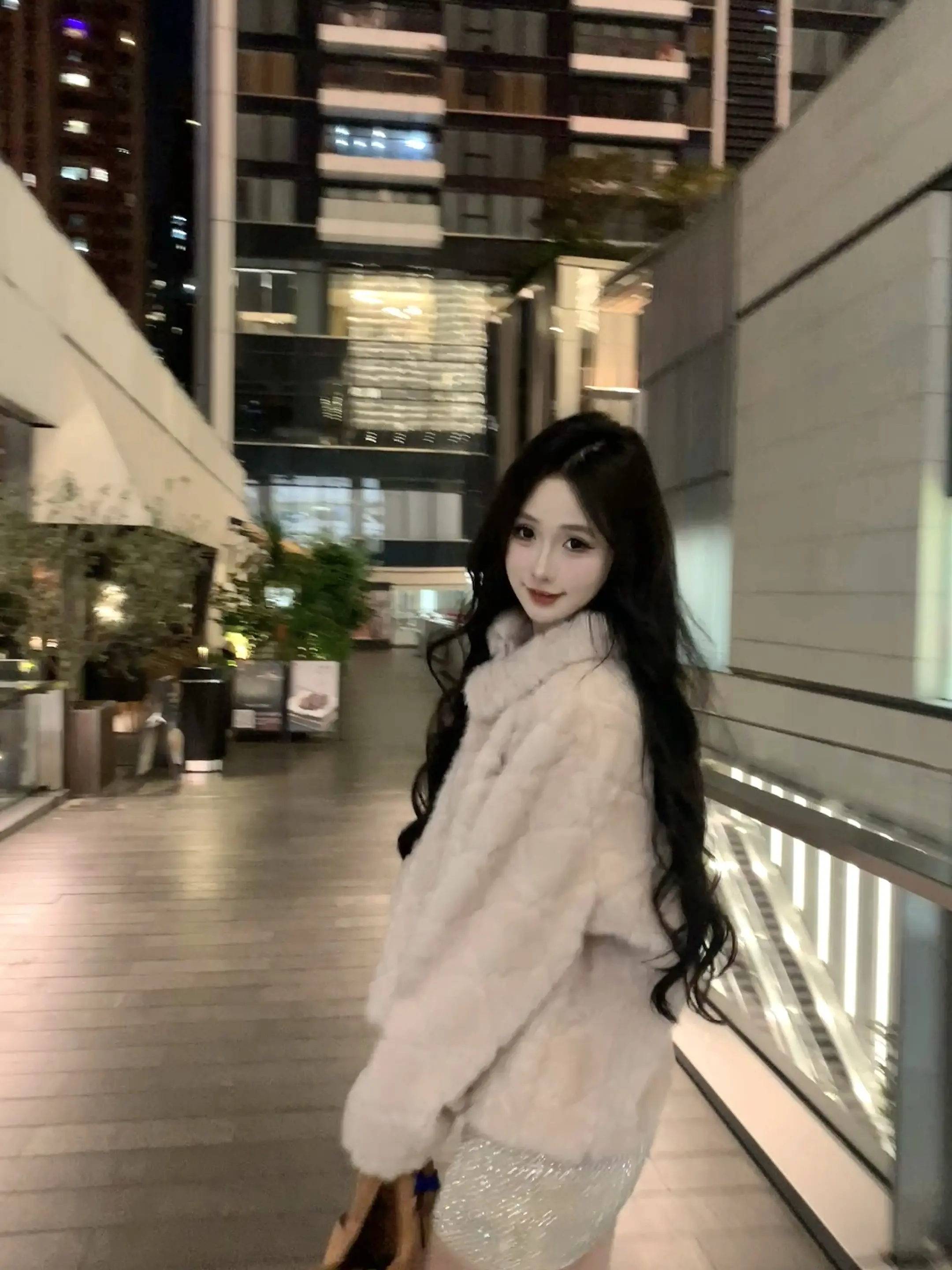 人和人还是淡淡的好 就可以不期待不在意不要求不离开