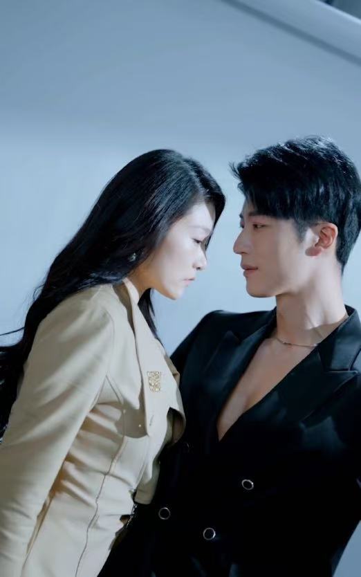 微短剧备案监管落实不到位，自审自播漏洞百出，违规内容传播难管控，事后惩戒难以挽回