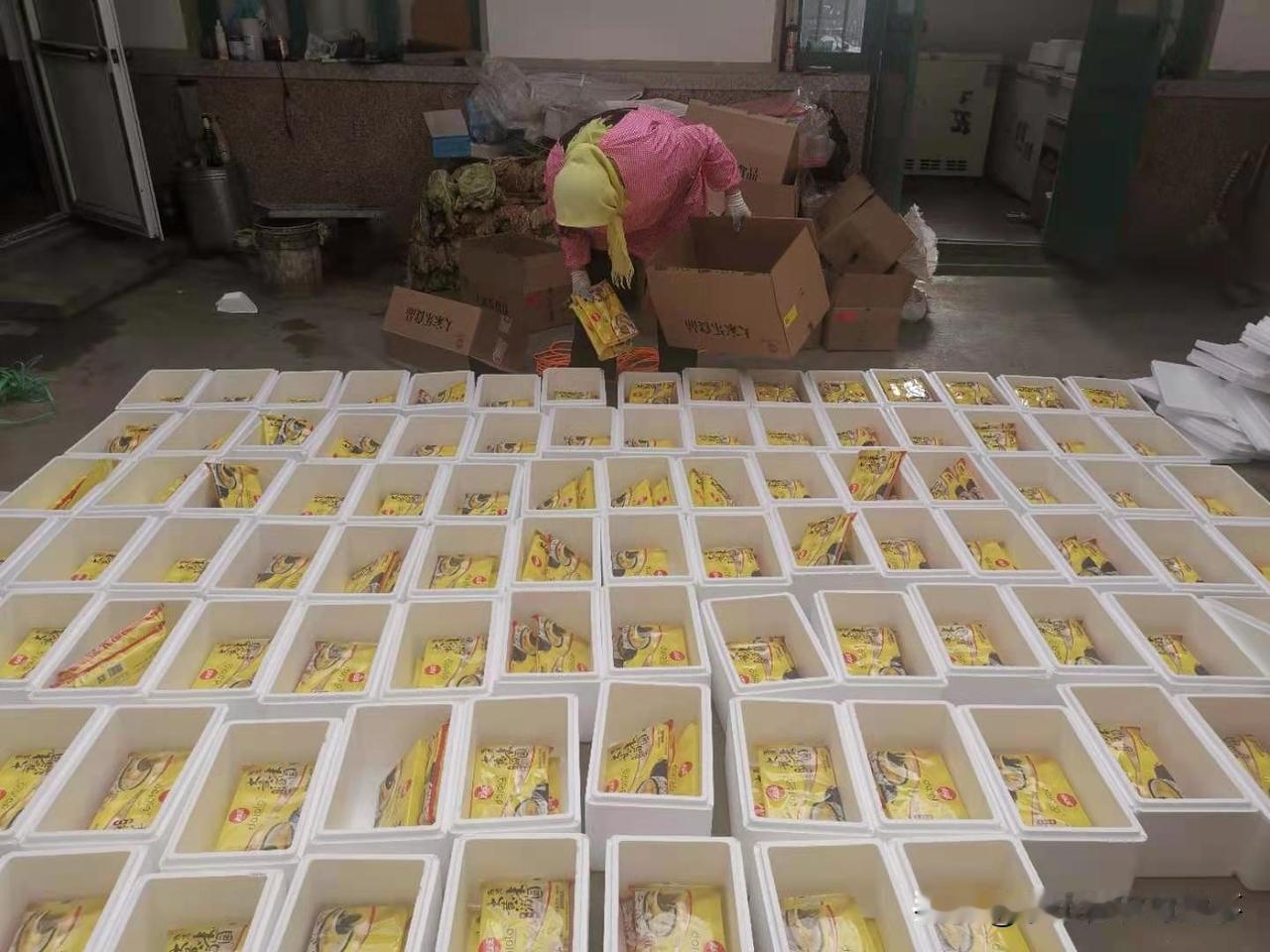 大家好，我是李小言，就是那个卖我们莱州特产，莱州知名品牌大家乐品牌的大黄米汤圆的