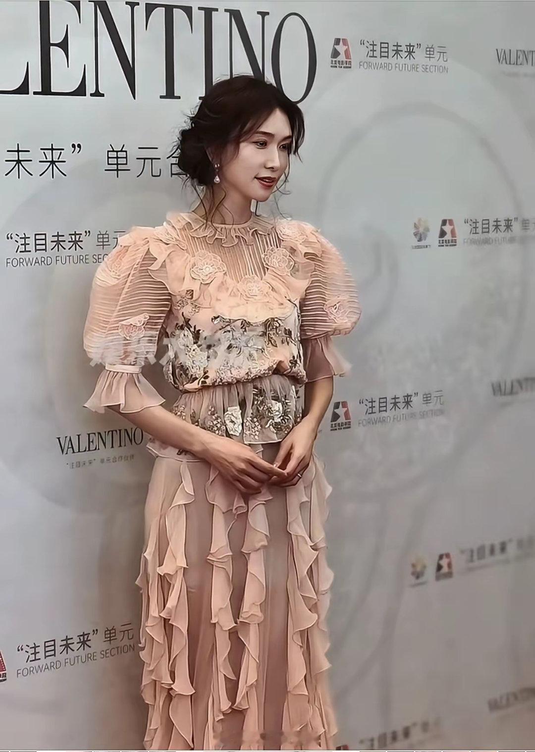 林志玲婚后好像和以前不一样了，没有以前那种自信的感觉了 ​​​