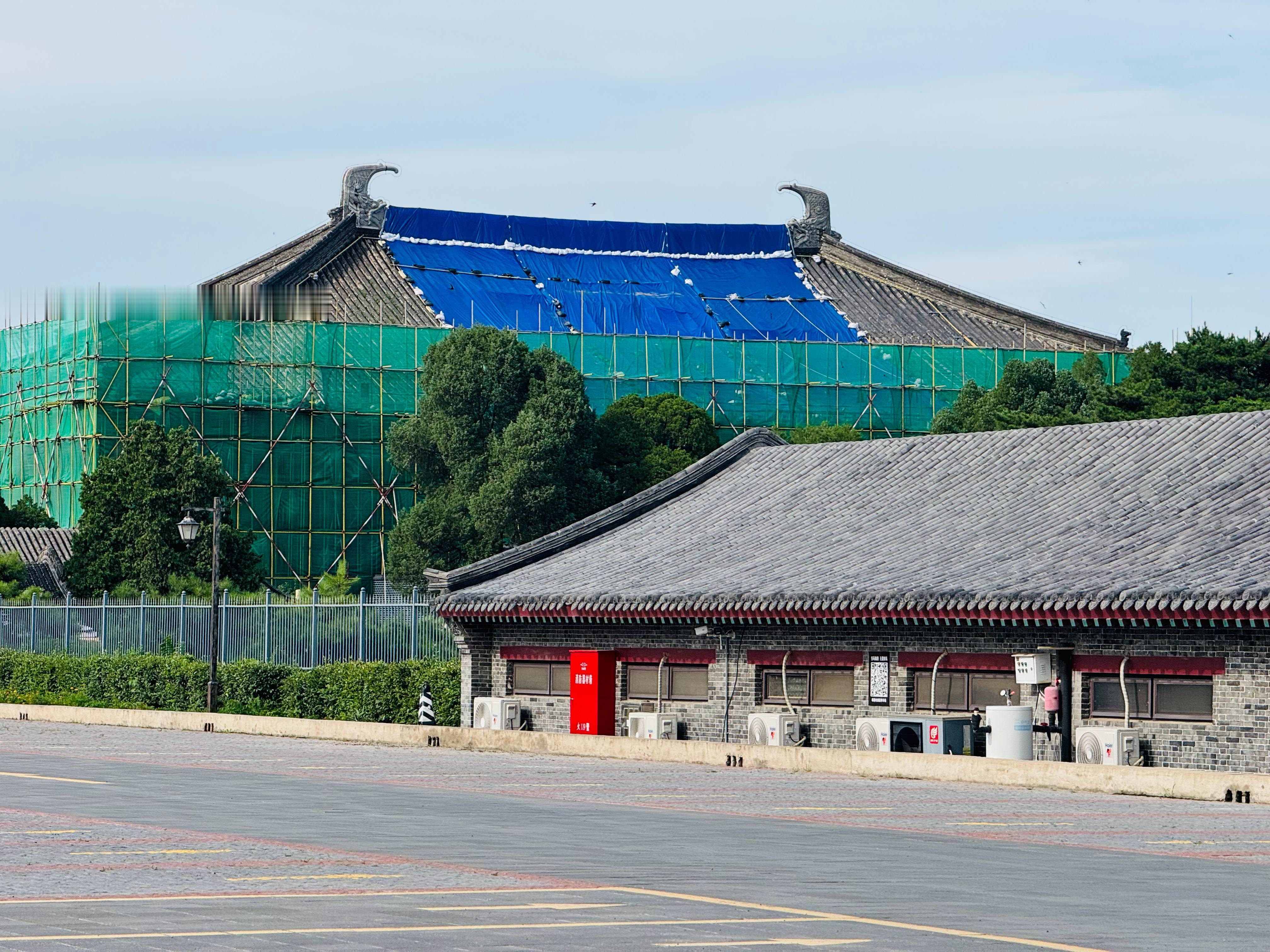 哎呀 我是与奉国寺多么的无缘 这一次大殿居然又在维修上一次是 3 年前 当时景区